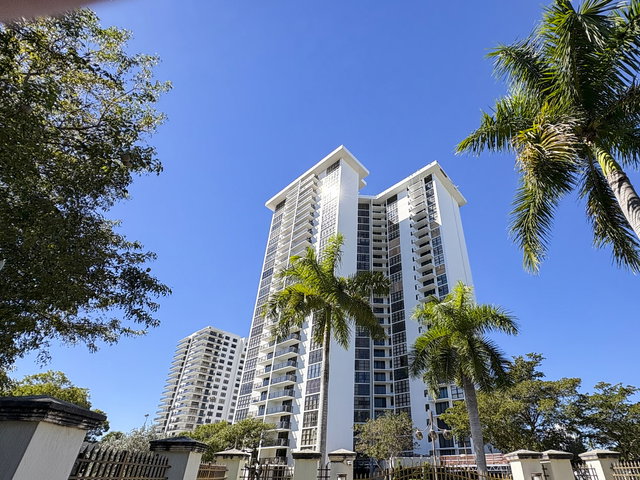 The Tower at Biscayne Cove  photo 2